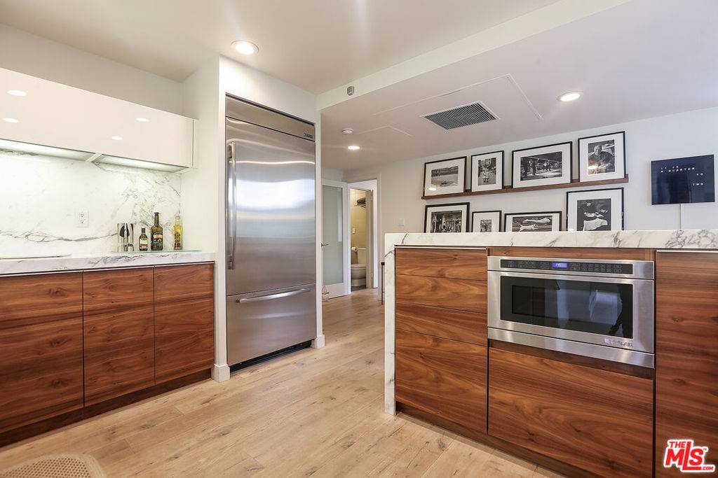 Pacific Palisades, CA 90272,17352 W Sunset BLVD #301