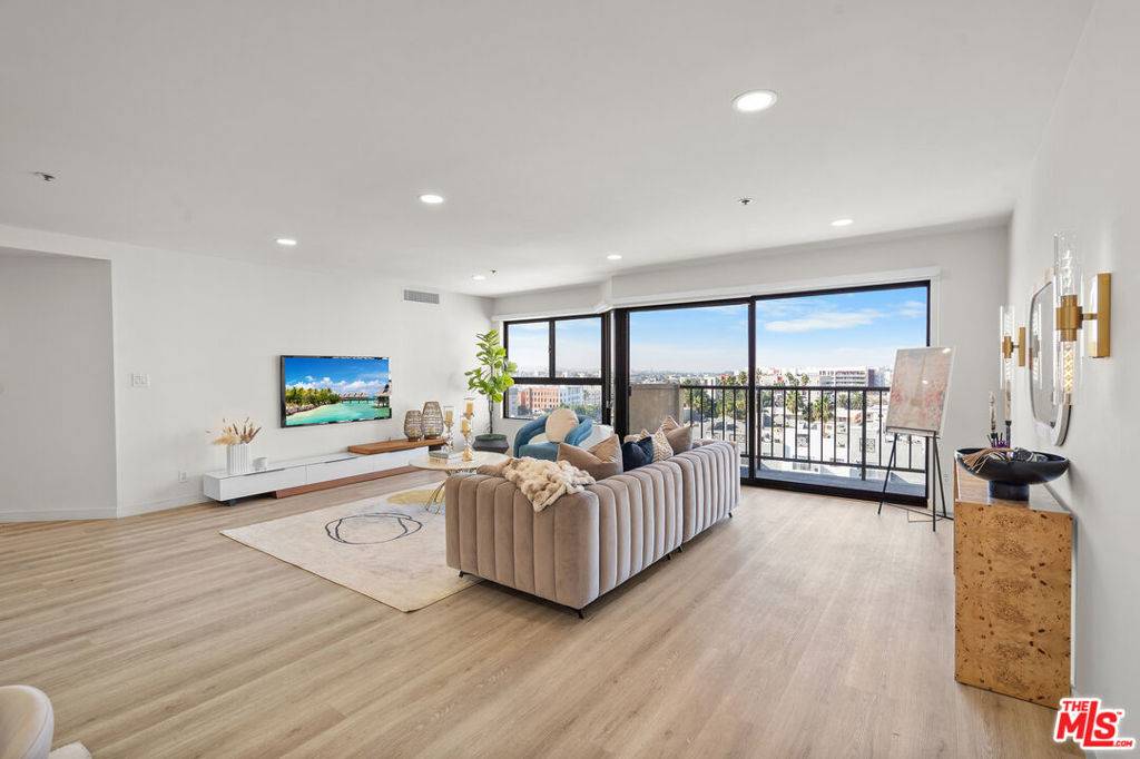 Los Angeles, CA 90005,727 S Ardmore AVE #802