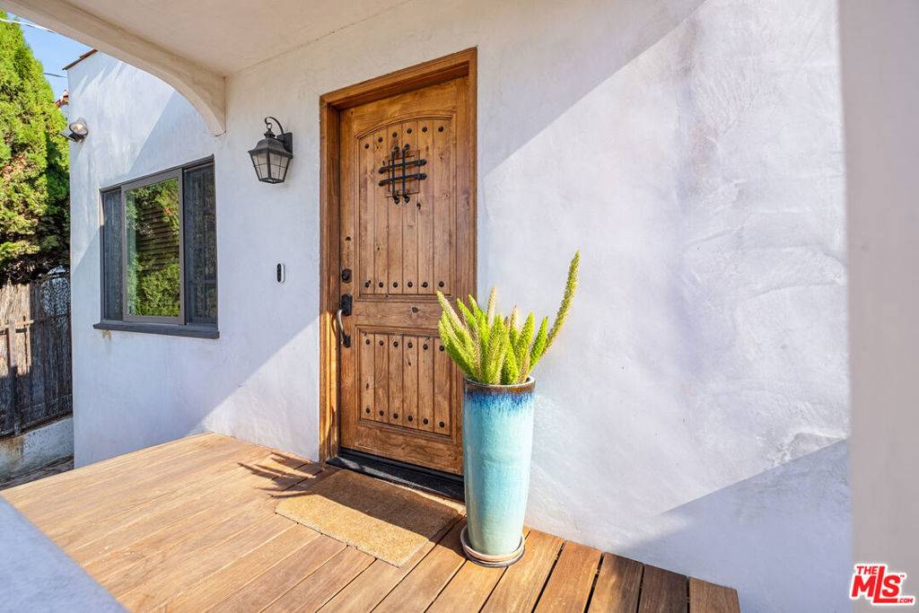 Los Angeles, CA 90065,739 Isabel ST