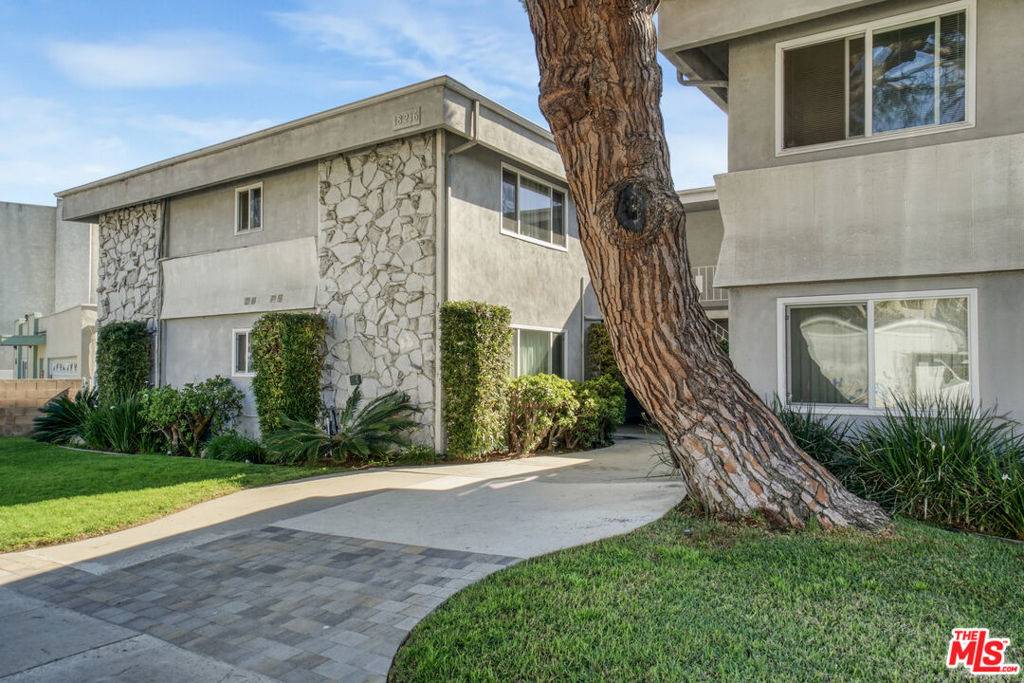 Redondo Beach, CA 90278,18216 Kingsdale AVE