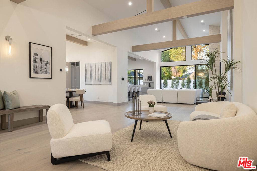 Sherman Oaks, CA 91423,4512 Sunnyslope AVE