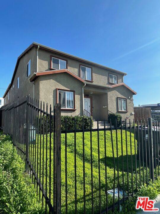 Los Angeles, CA 90062,3986 Denker AVE