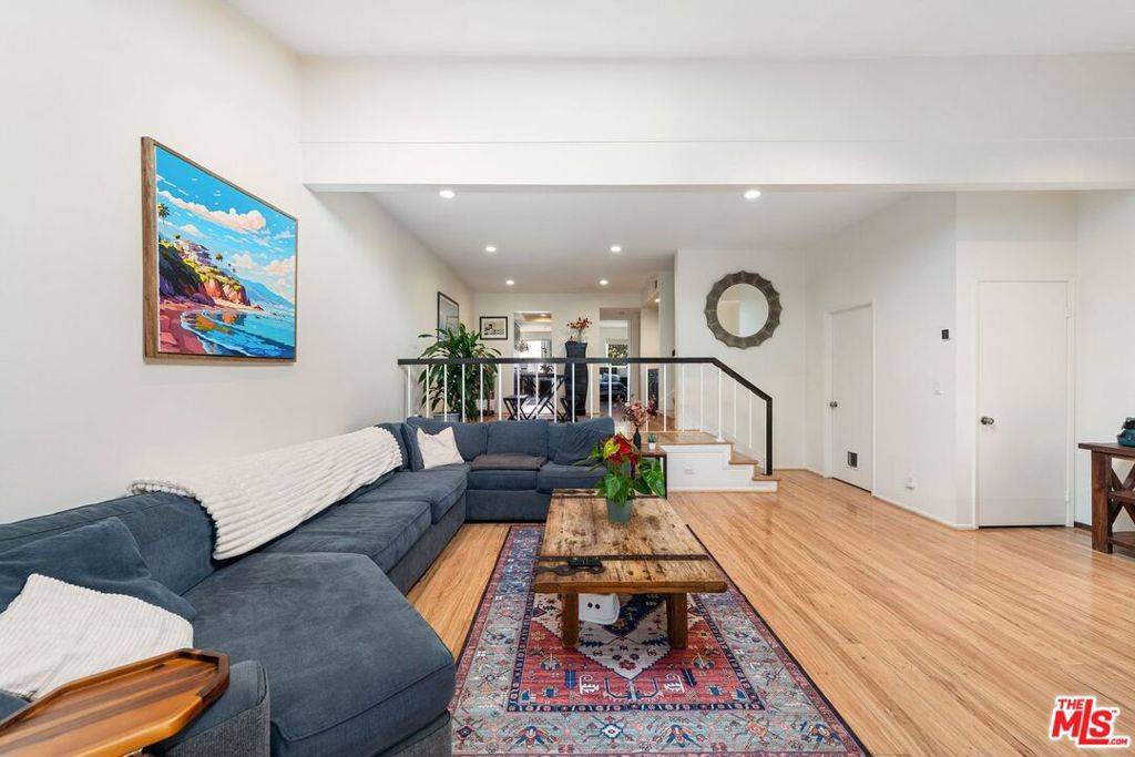 Pacific Palisades, CA 90272,17084 Palisades CIR