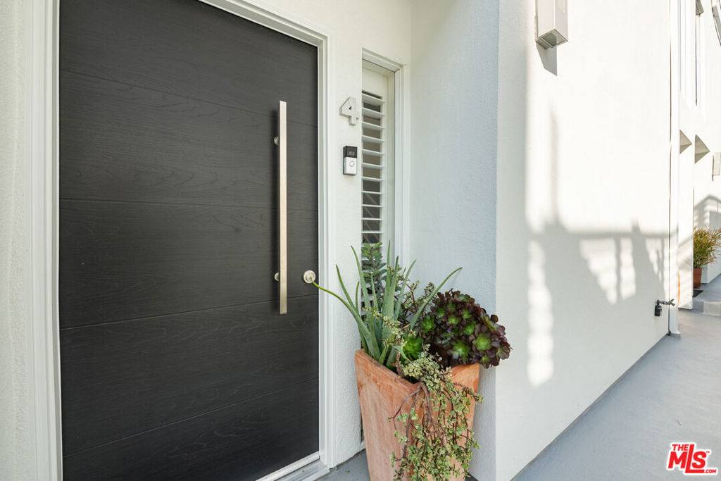 Santa Monica, CA 90403,843 17th ST #4