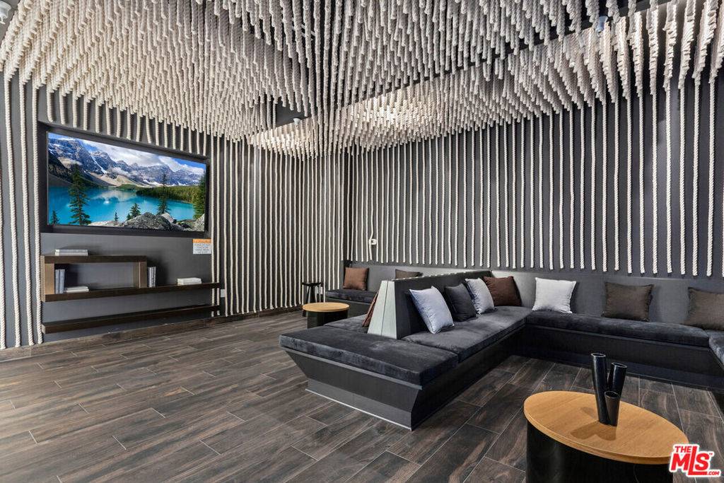 Los Angeles, CA 90005,3458 W 7th #1210