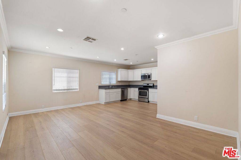 Los Angeles, CA 90006,1147 S Kenmore AVE