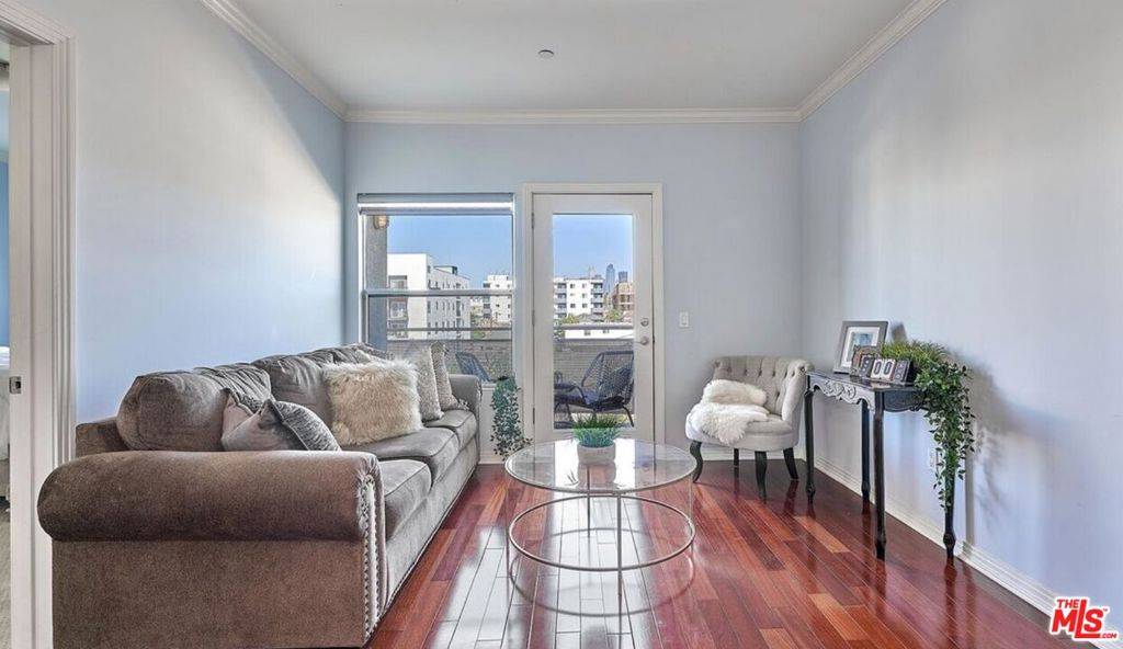 Los Angeles, CA 90006,1025 Dewey AVE #403