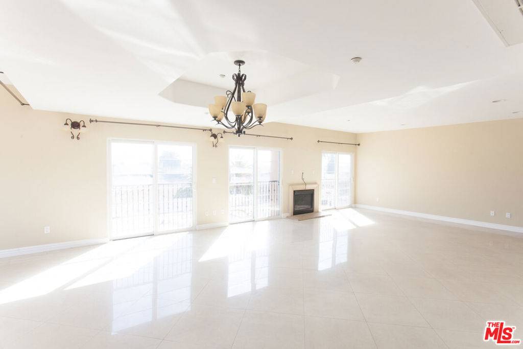 Los Angeles, CA 90035,8555 Cashio ST #PH4