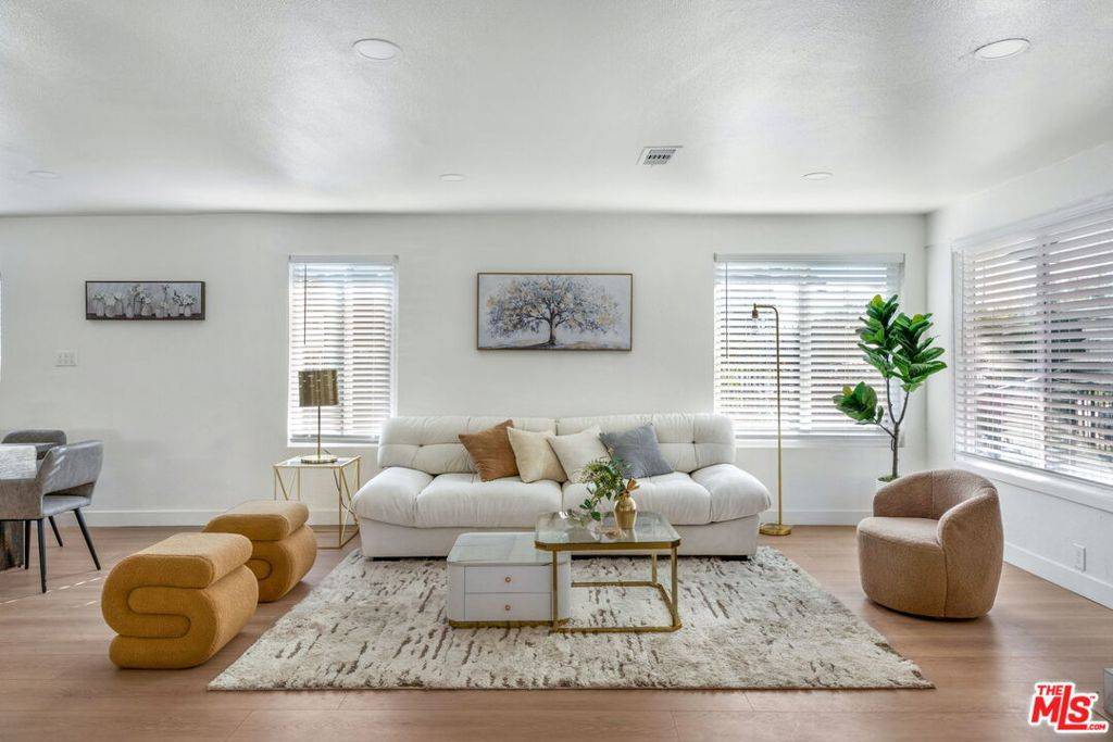 Los Angeles, CA 90043,5832 6th AVE