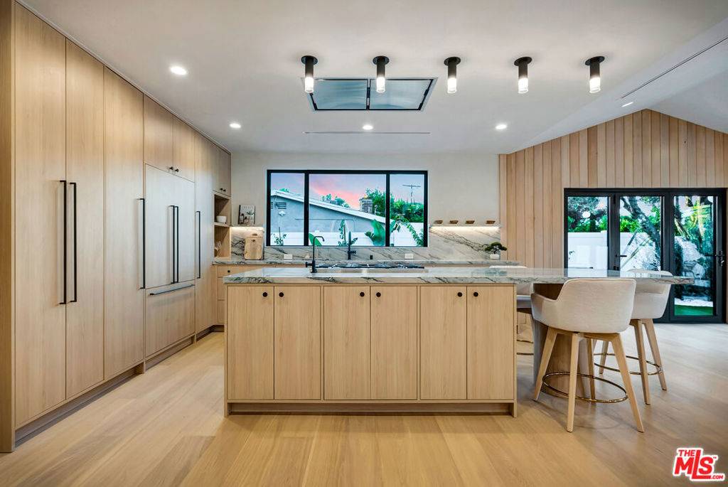 Woodland Hills, CA 91367,5853 Keokuk AVE