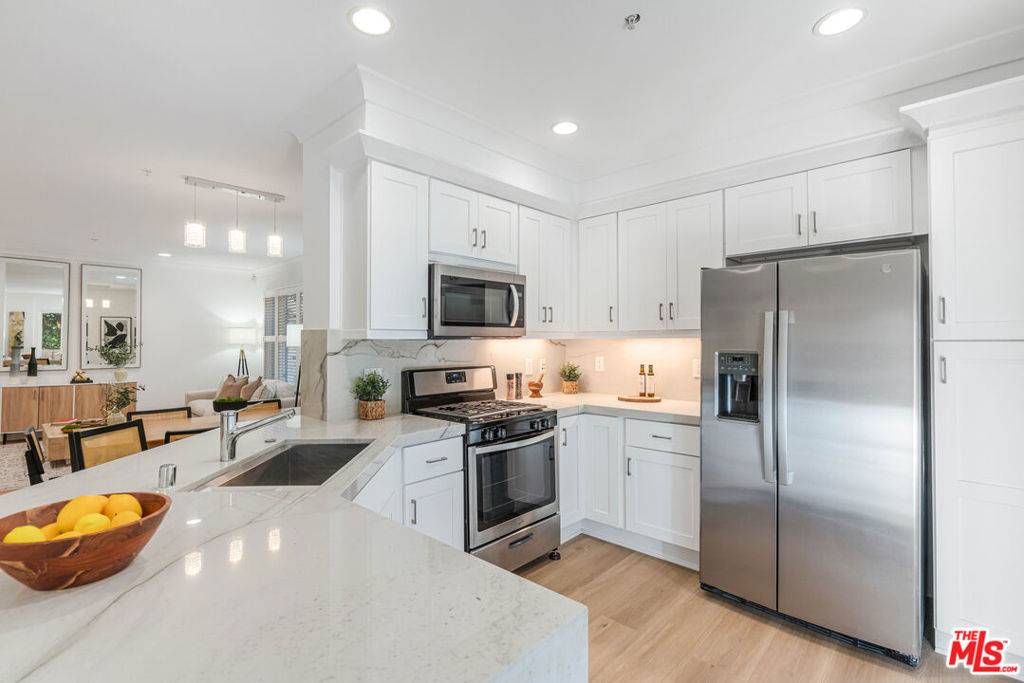 Playa Vista, CA 90094,6020 Seabluff DR #114