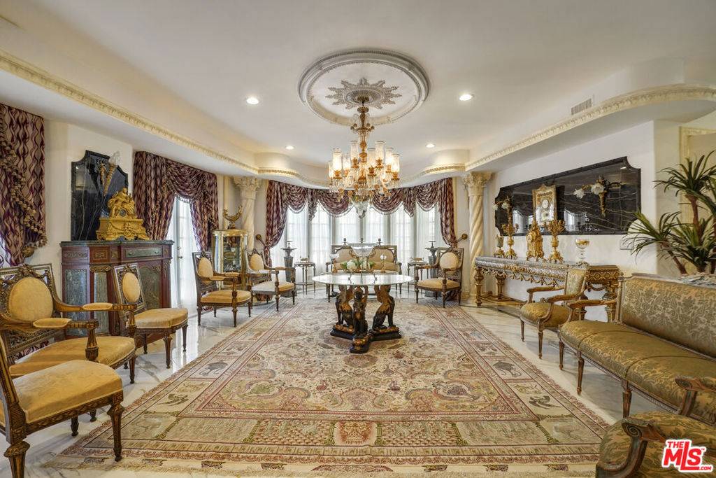 Beverly Hills, CA 90210,2258 Gloaming WAY