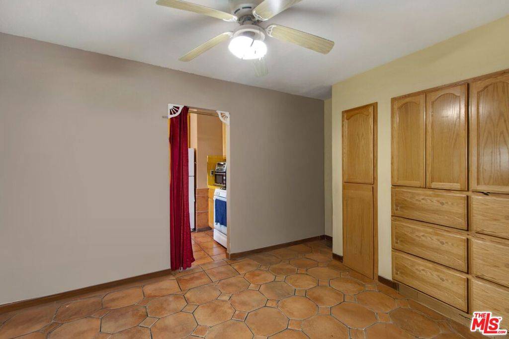 Los Angeles, CA 90004,4713 Clinton ST