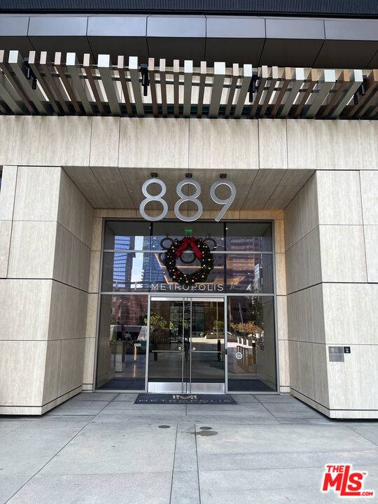 Los Angeles, CA 90017,889 Francisco ST #701