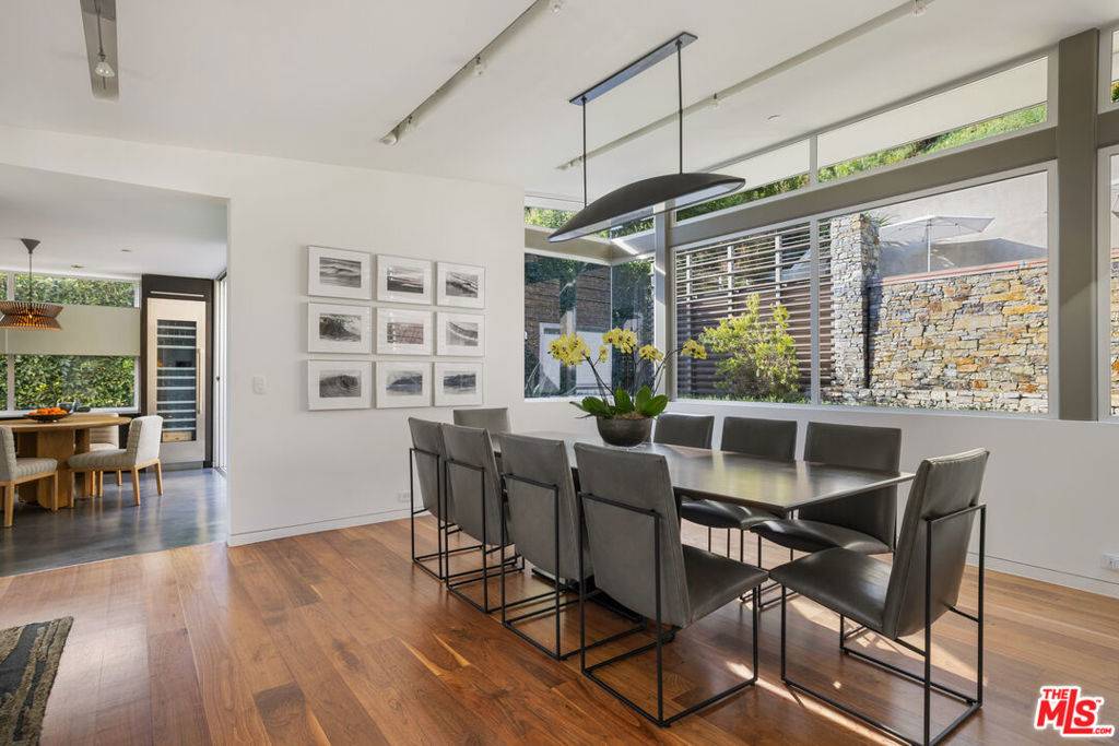 Pacific Palisades, CA 90272,717 Greentree RD