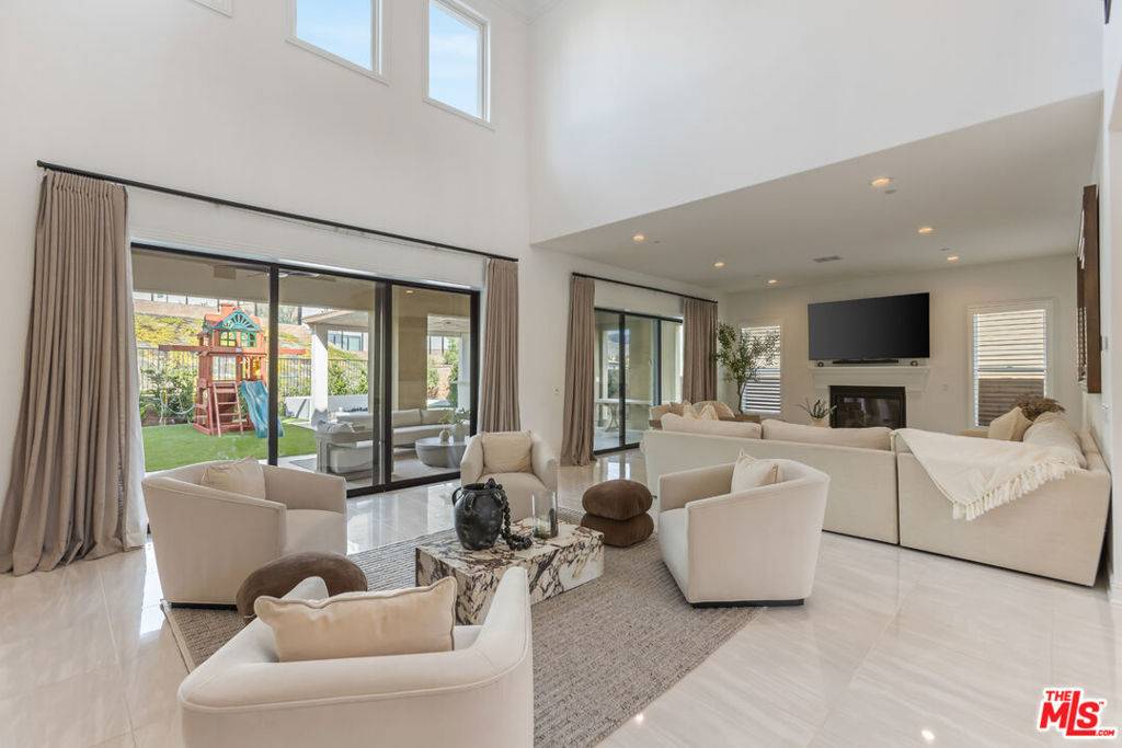 Porter Ranch, CA 91326,11734 N Manchester WAY