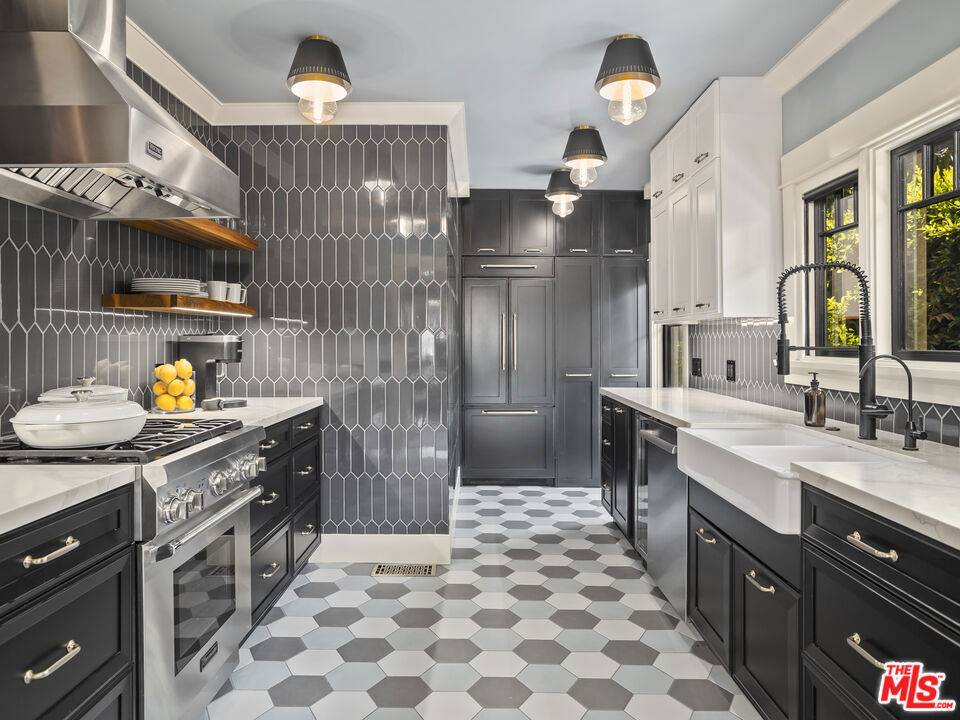 Los Angeles, CA 90046,1528 N Curson AVE