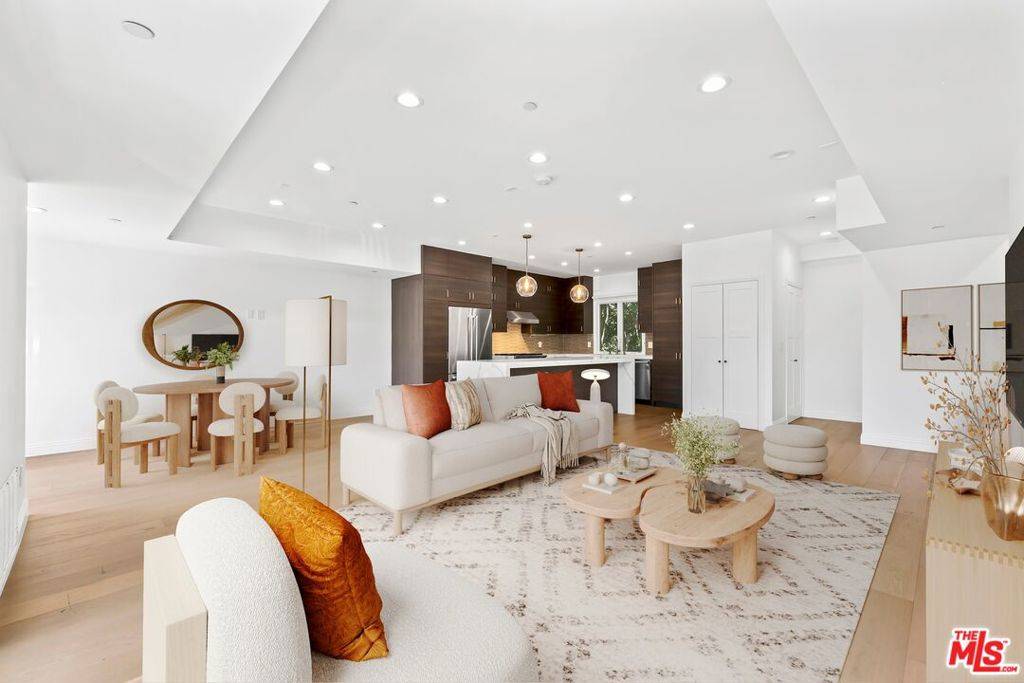 Los Angeles, CA 90046,7365 Waring AVE