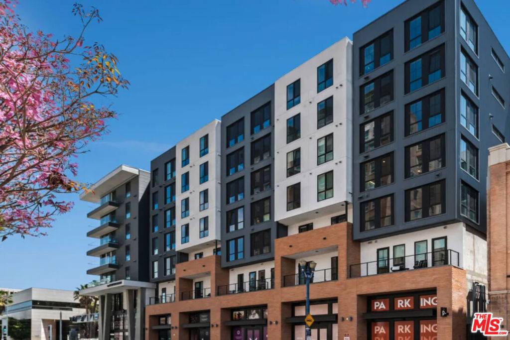 Long Beach, CA 90802,250 E Broadway #538