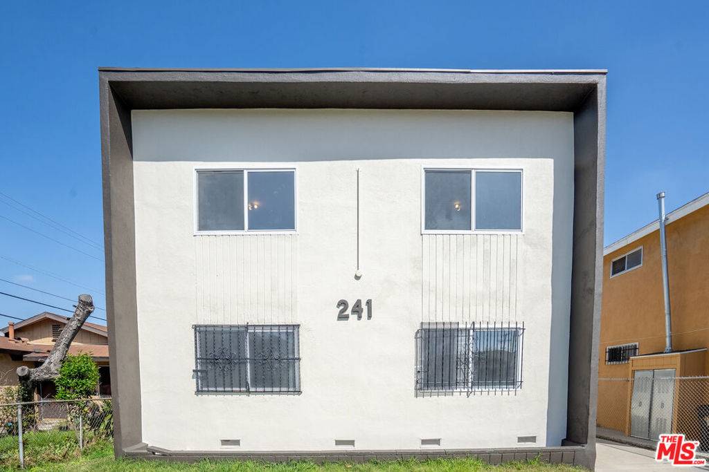 Los Angeles, CA 90003,241 W 84th ST #2