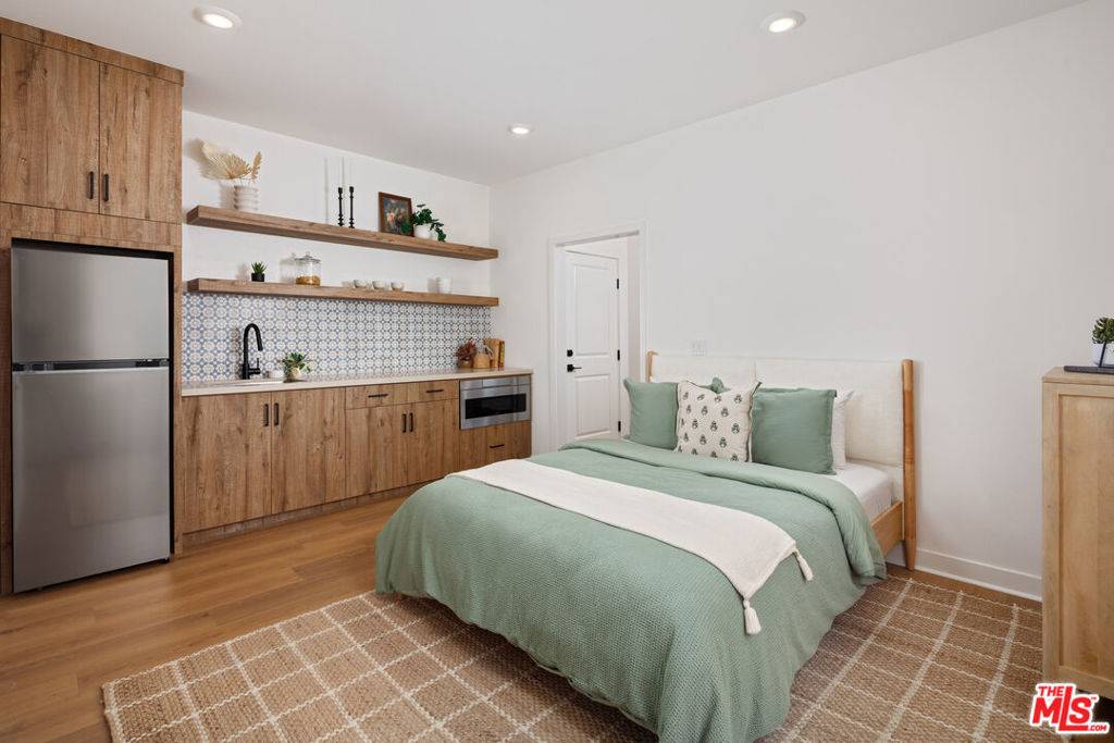 Los Angeles, CA 90732,1678 Coral Sea LN