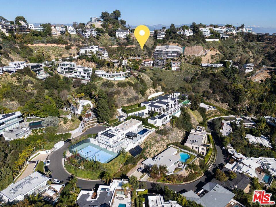 Los Angeles, CA 90046,2046 Sunset Plaza DR