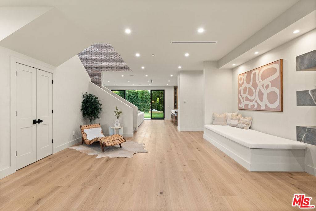 Valley Village, CA 91607,11746 La Maida ST