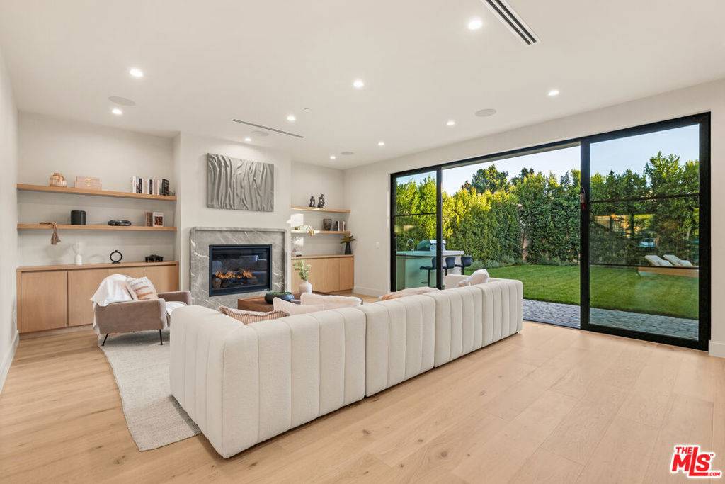 Valley Village, CA 91607,11746 La Maida ST