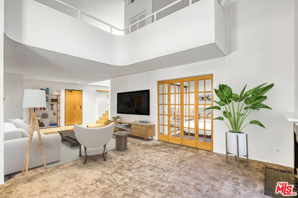 Sherman Oaks, CA 91423,13331 Moorpark ST #352