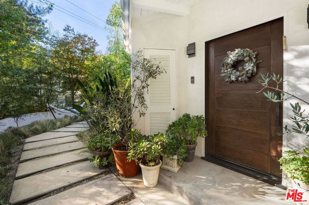 Los Angeles, CA 90049,13019 Sky Valley RD