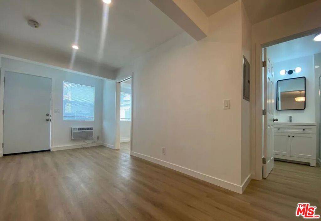 Los Angeles, CA 90006,1641 S New Hampshire AVE