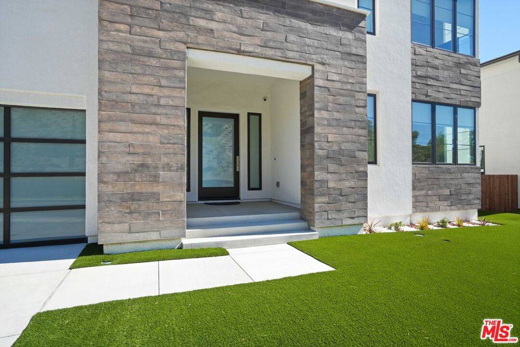 Porter Ranch, CA 91326,11818 N Hillsborough LN