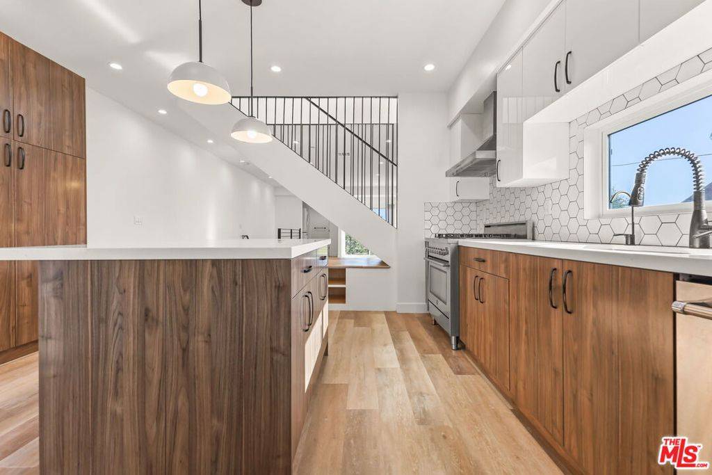 Los Angeles, CA 90029,803 N Harvard BLVD #1