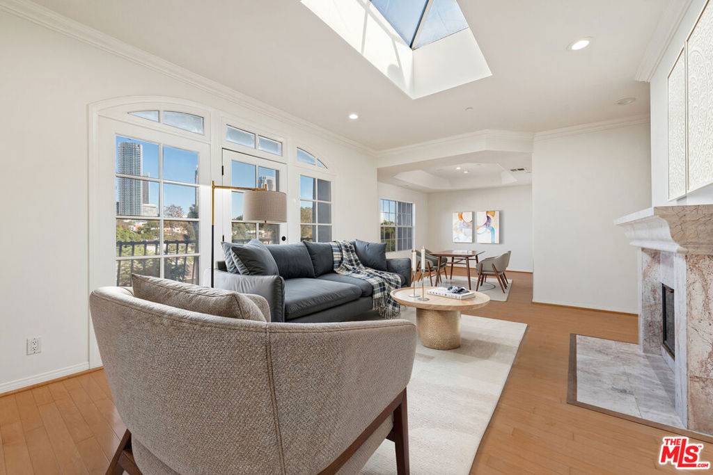 Los Angeles, CA 90025,2025 S Beverly Glen BLVD #D