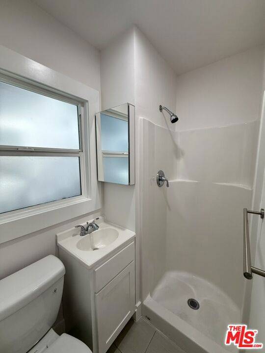 Los Angeles, CA 90028,5526 Franklin AVE #1/2