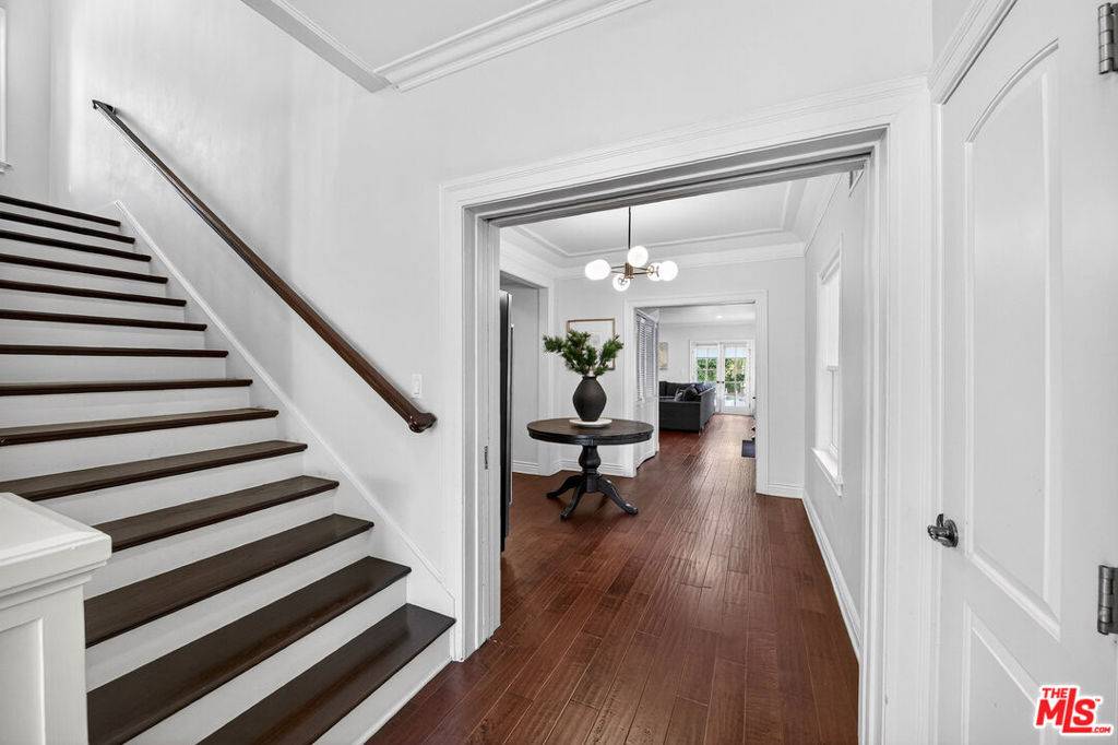 Los Angeles, CA 90020,416 S Van Ness AVE