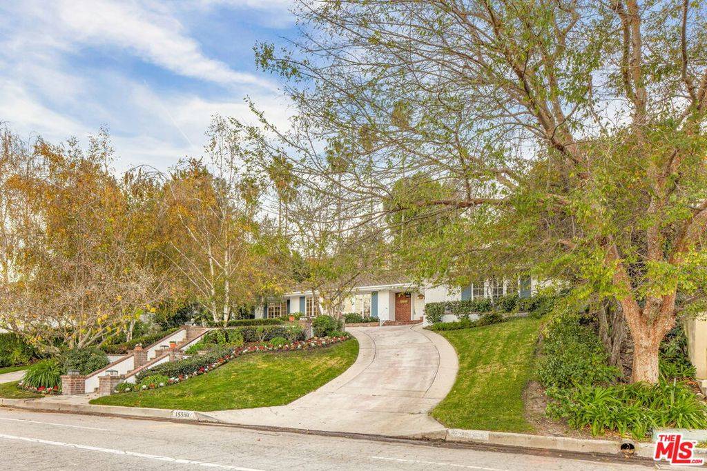 Encino, CA 91436,15550 Valley Vista BLVD