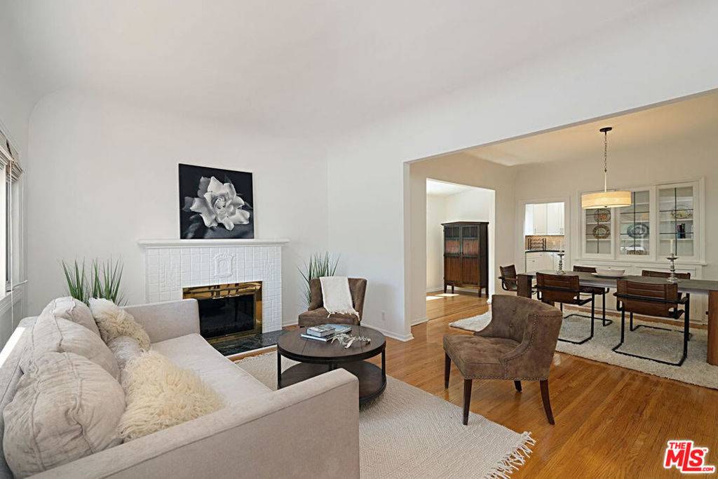 West Hollywood, CA 90048,9015 Rosewood AVE