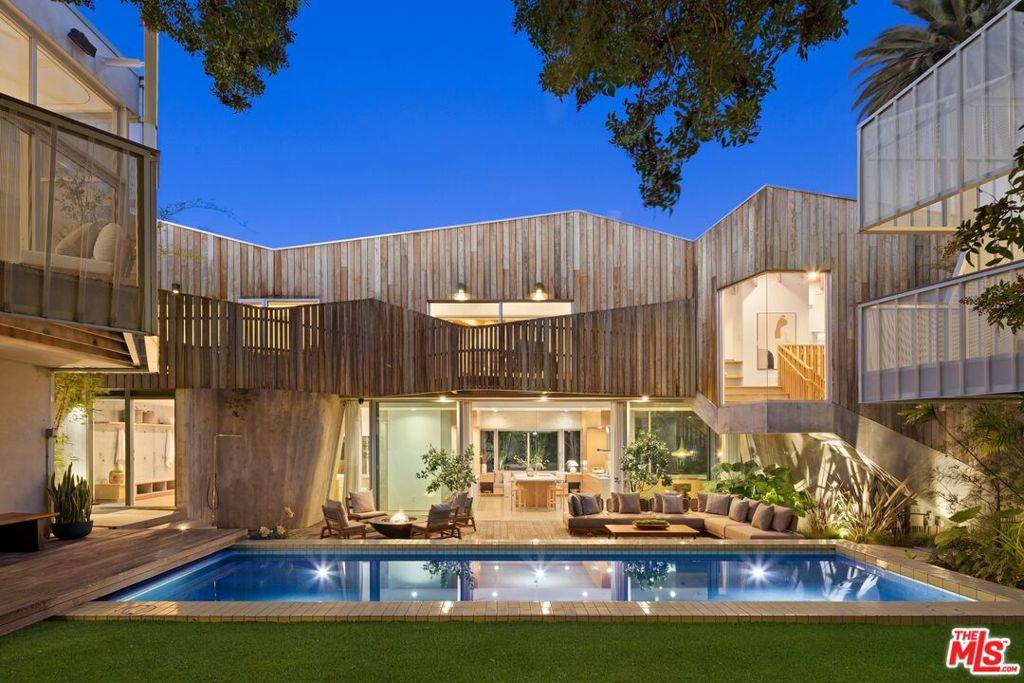 Venice, CA 90291,825 Palms BLVD