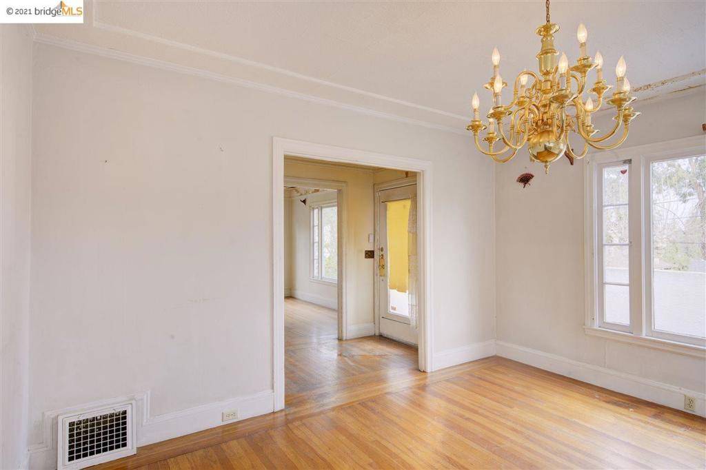 Oakland, CA 94610,877 Alma Pl