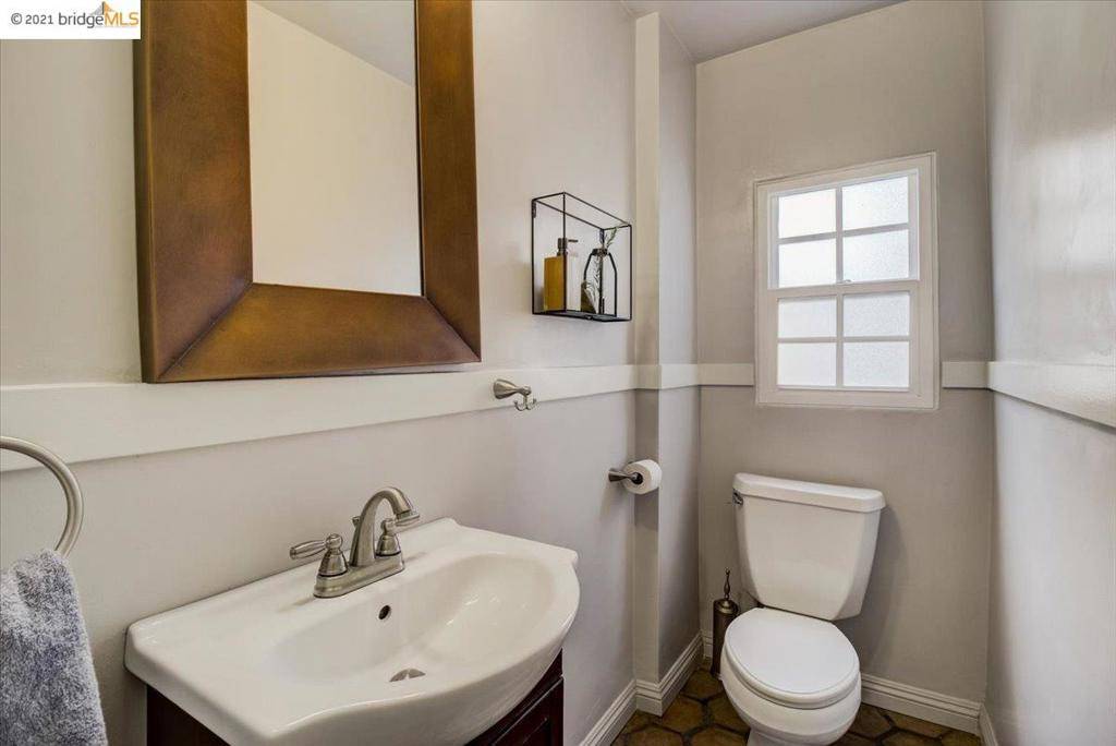 Oakland, CA 94610,882 Alma Pl