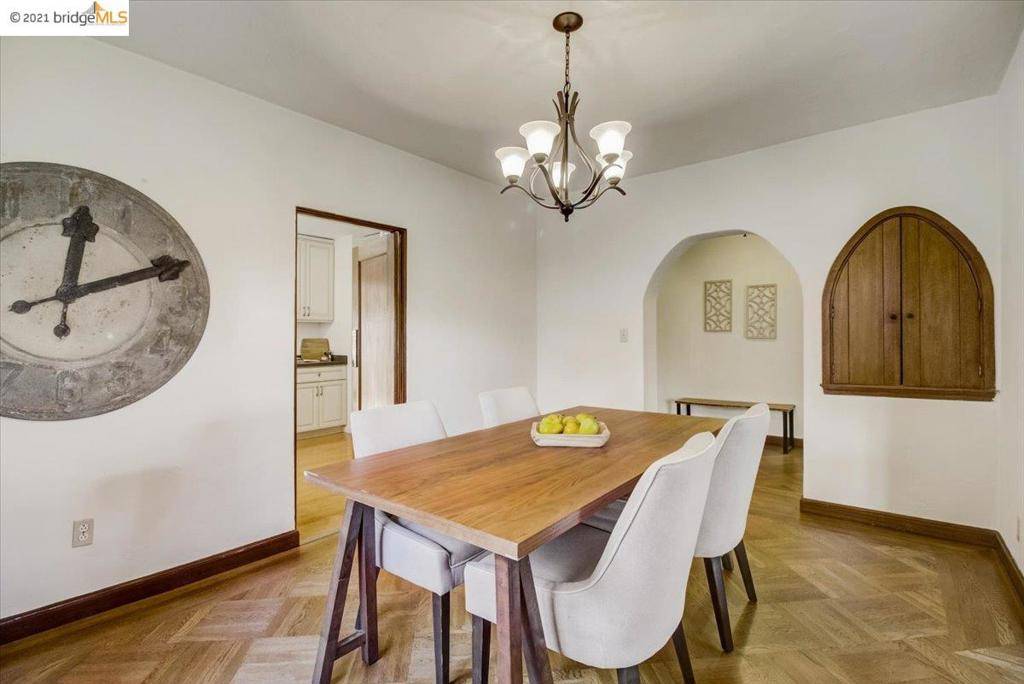 Oakland, CA 94610,882 Alma Pl