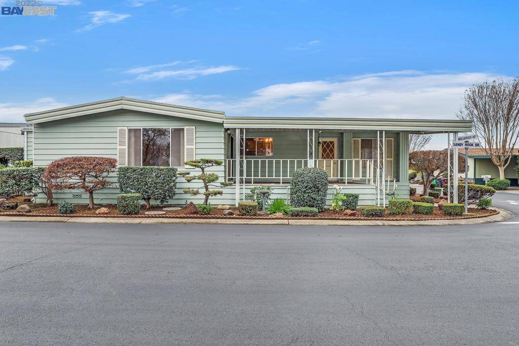 Hayward, CA 94544,29330 Middleborough