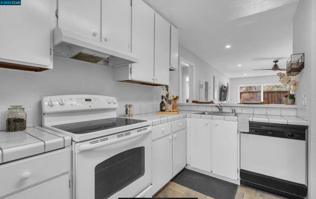 Concord, CA 94518,1060 Oak Grove Rd #64