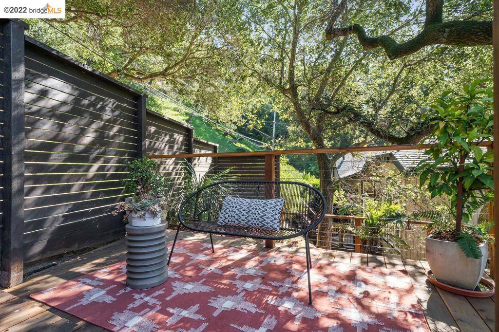 Oakland, CA 94611,5837 Scarborough Drive