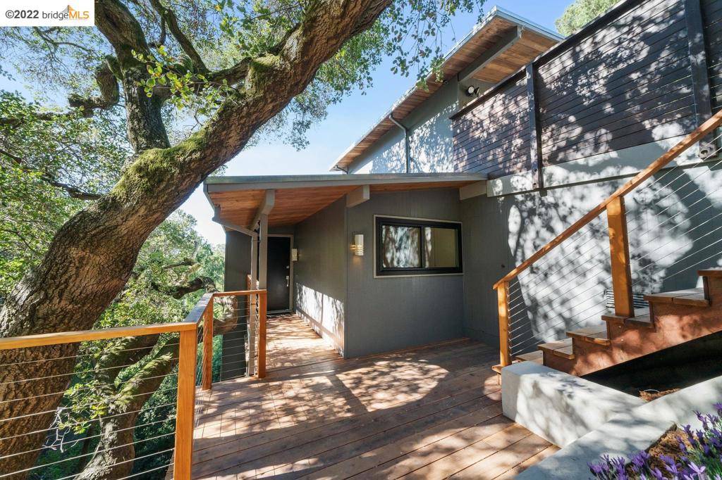 Oakland, CA 94611,5837 Scarborough Drive