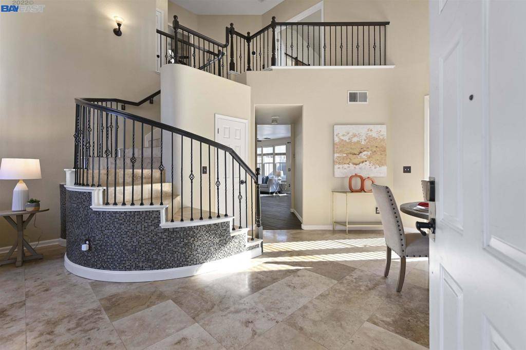 Pleasanton, CA 94566,724 Saint John Cir