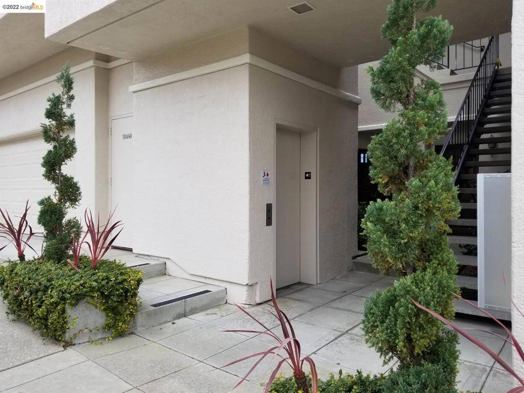 San Ramon, CA 94582,41 Eagle Lake Ct #22