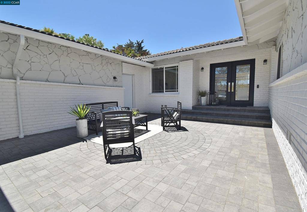 Moraga, CA 94556,8 Corte Pinto