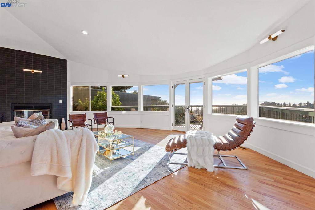 Oakland, CA 94611,8665 Skyline Blvd